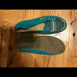Size 9 women’s teal sanuks